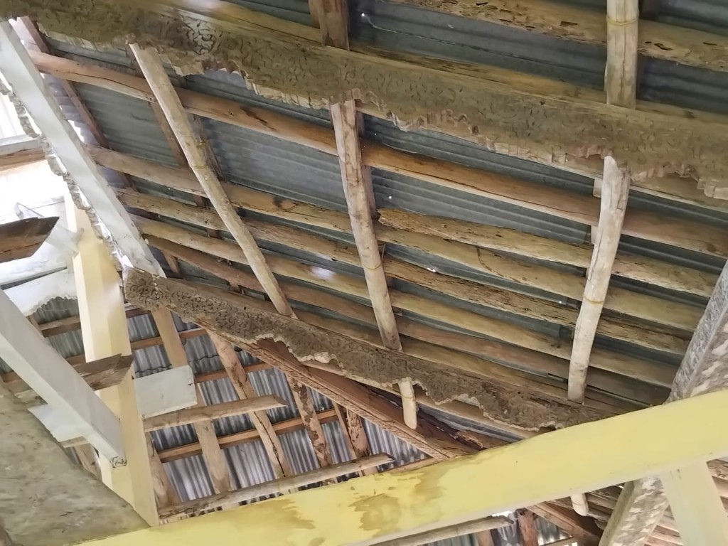 Bagian Kayu Atap Mesjid Tuha Berukiran